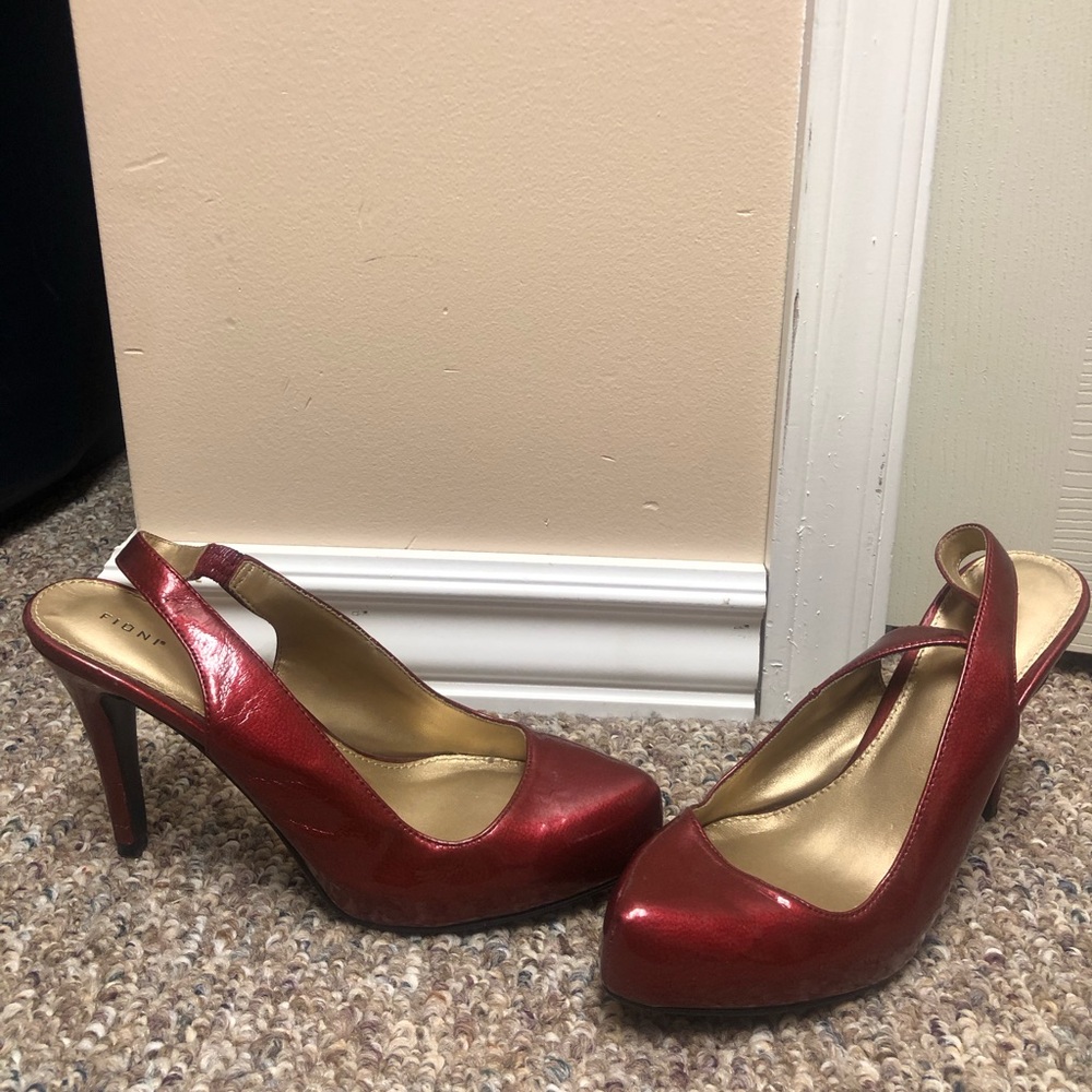 Size 6.5 Fioni sling back heels